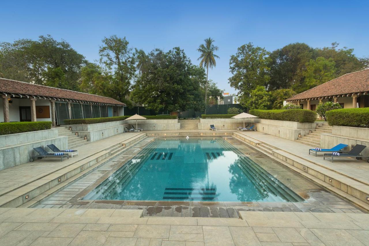 Heritage Maduraj Zewnętrze zdjęcie The swimming pool at the Taj Bengal
