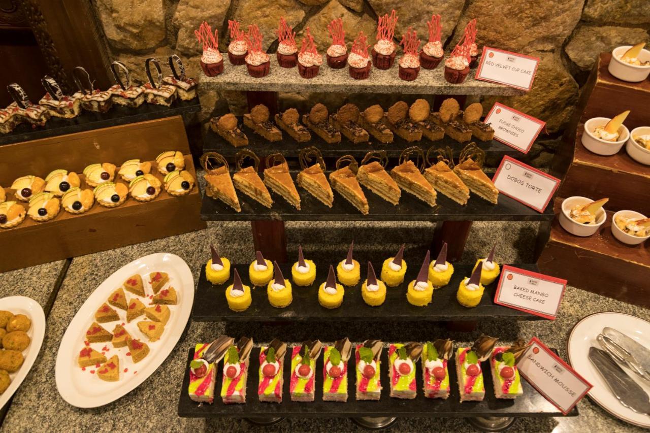 Heritage Maduraj Zewnętrze zdjęcie A selection of desserts